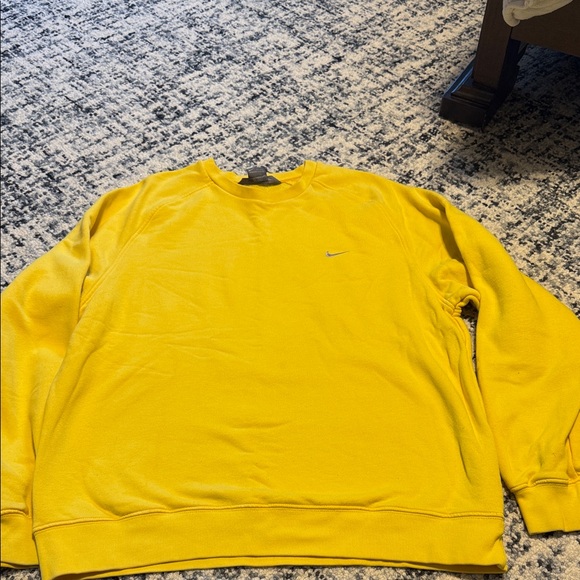 Vintage Nike Men's Yellow Crewneck Sweater